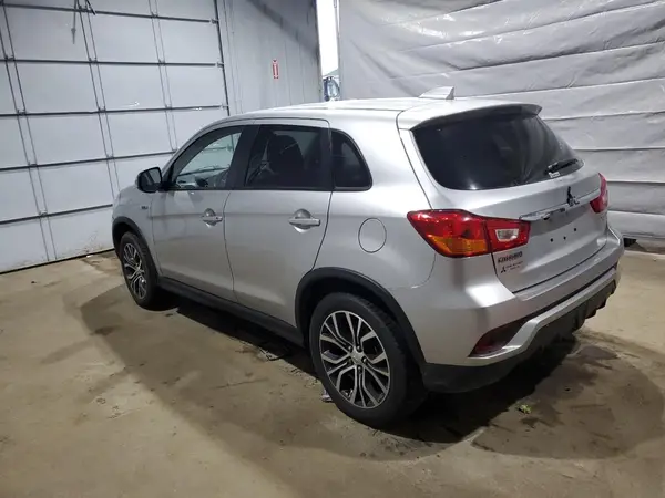 JA4AP3AU0JU023480 2018 MITSUBISHI OUTLANDER - Image 2