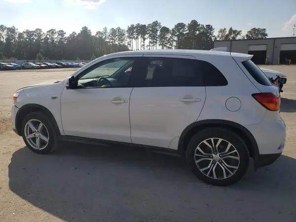 JA4AP3AU0JU024077 2018 MITSUBISHI OUTLANDER - Image 2