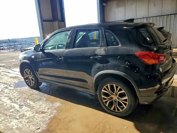 JA4AP3AU0JU024225 2018 MITSUBISHI OUTLANDER - Image 2