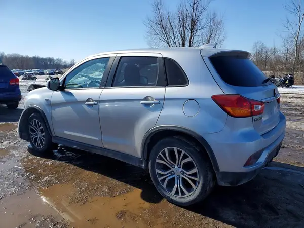 JA4AP3AU0JU024953 2018 MITSUBISHI OUTLANDER - Image 2