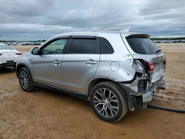 JA4AP3AU0JZ002289 2018 MITSUBISHI OUTLANDER - Image 2