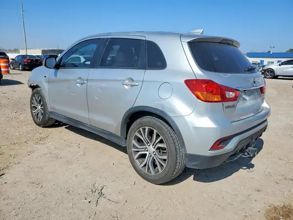 JA4AP3AU0JZ008190 2018 MITSUBISHI OUTLANDER - Image 2