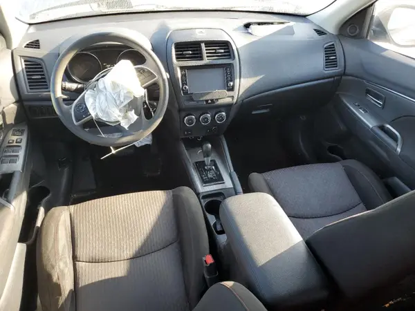 JA4AP3AU0JZ011008 2018 MITSUBISHI OUTLANDER - Image 8