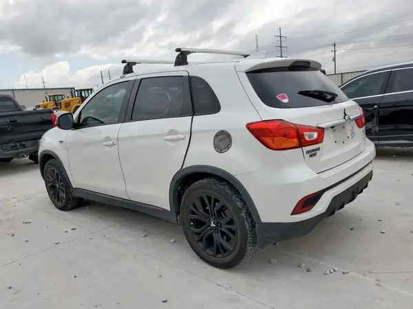 JA4AP3AU0JZ031405 2018 MITSUBISHI OUTLANDER - Image 2