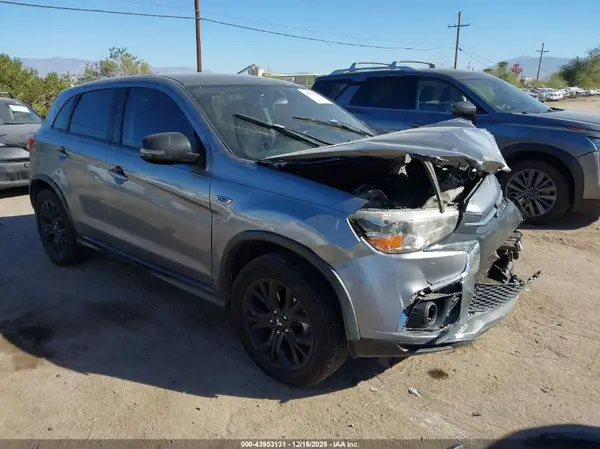 JA4AP3AU0JZ031582 2018 MITSUBISHI OUTLANDER - Image 1