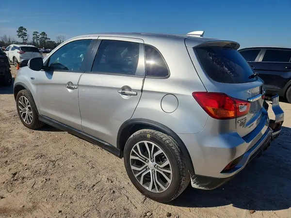 JA4AP3AU0KU007555 2019 MITSUBISHI OUTLANDER - Image 2