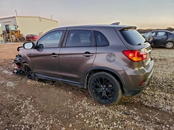 JA4AP3AU0KU030110 2019 MITSUBISHI OUTLANDER - Image 2