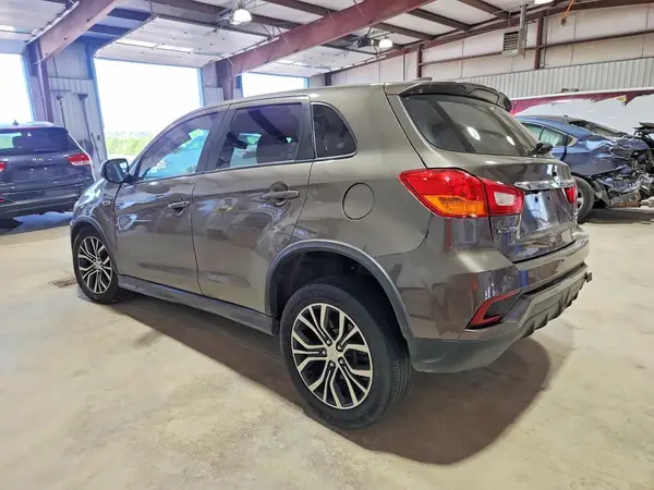 JA4AP3AU0KU033699 2019 MITSUBISHI OUTLANDER - Image 2