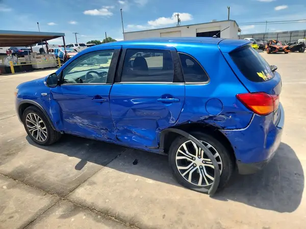 JA4AP3AU1GZ065491 2016 MITSUBISHI OUTLANDER - Image 2