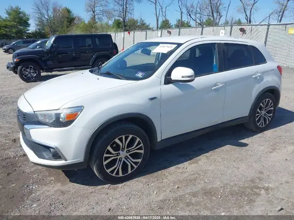 JA4AP3AU1HZ005244 2017 MITSUBISHI OUTLANDER - Image 2
