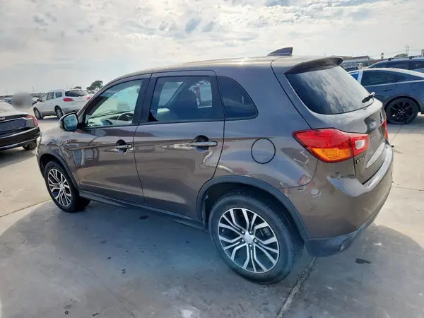 JA4AP3AU1HZ012906 2017 MITSUBISHI OUTLANDER - Image 2