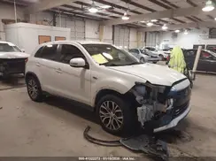 JA4AP3AU1HZ013330 2017 MITSUBISHI OUTLANDER