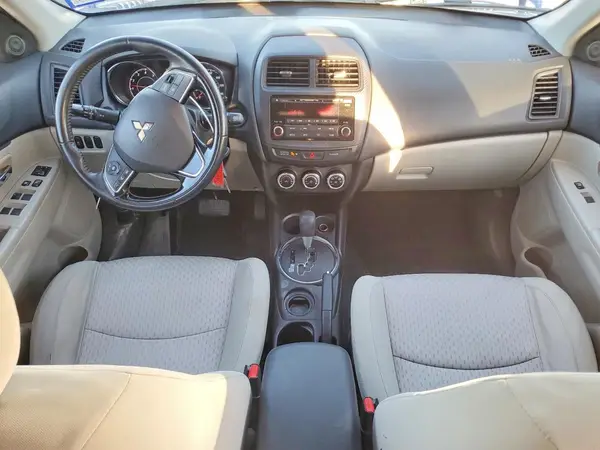 JA4AP3AU1HZ020018 2017 MITSUBISHI OUTLANDER - Image 8