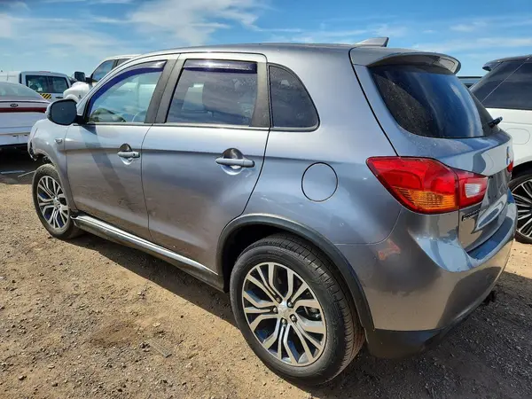 JA4AP3AU1HZ028085 2017 MITSUBISHI OUTLANDER - Image 2