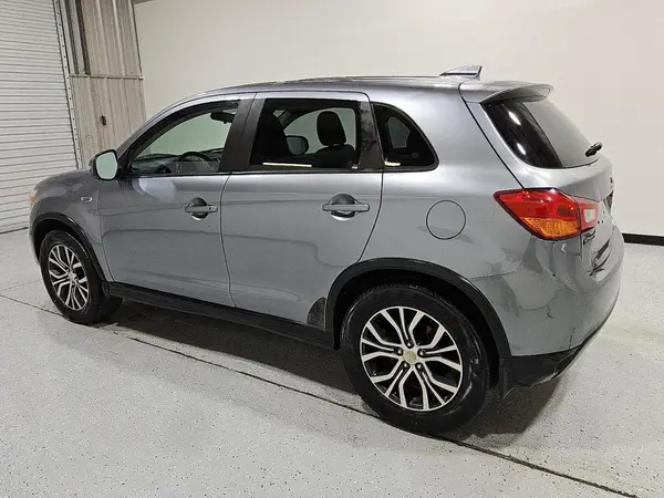 JA4AP3AU1HZ045551 2017 MITSUBISHI OUTLANDER - Image 2