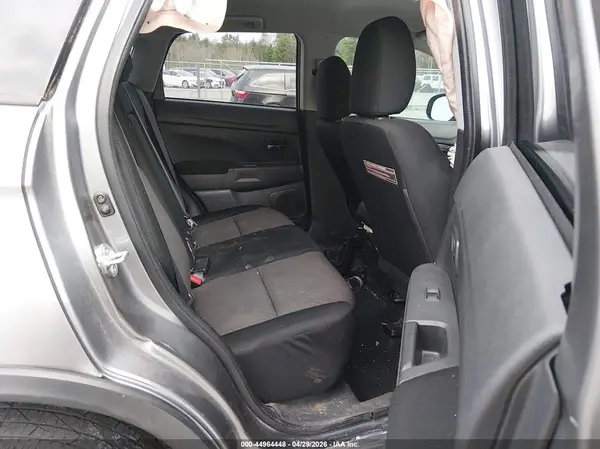 JA4AP3AU1HZ065153 2017 MITSUBISHI OUTLANDER - Image 8