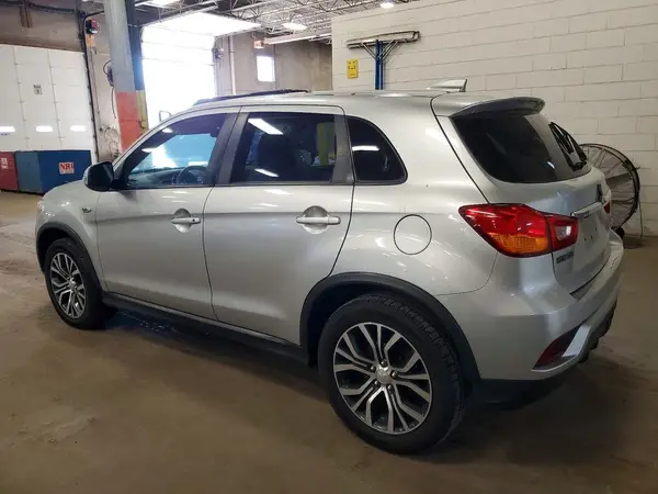 JA4AP3AU1JU002489 2018 MITSUBISHI OUTLANDER - Image 2
