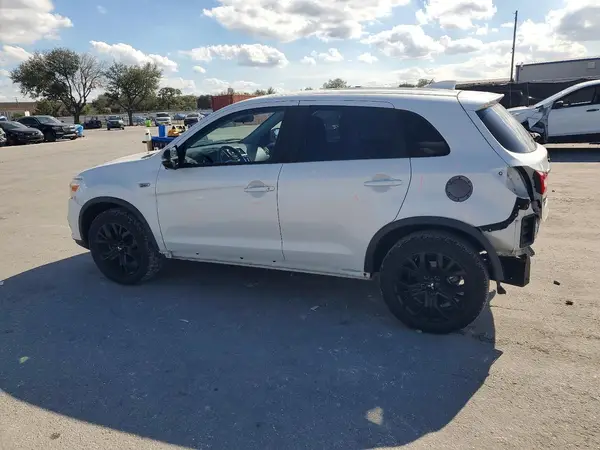 JA4AP3AU1JU003528 2018 MITSUBISHI OUTLANDER - Image 2