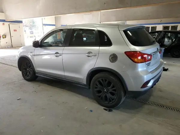 JA4AP3AU1JU010687 2018 MITSUBISHI OUTLANDER - Image 2