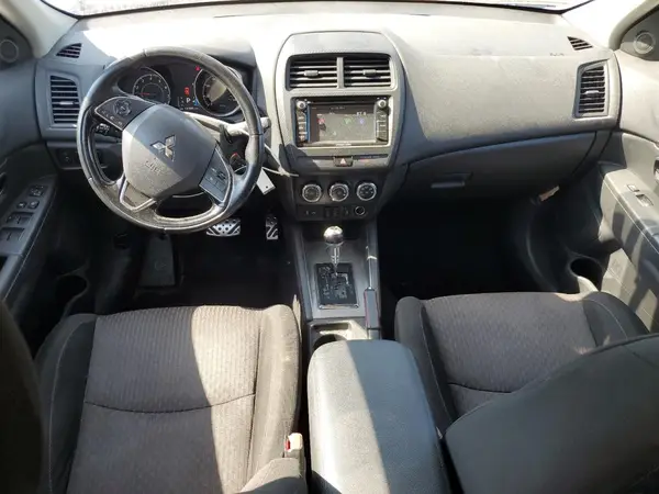 JA4AP3AU1JU015565 2018 MITSUBISHI OUTLANDER - Image 8