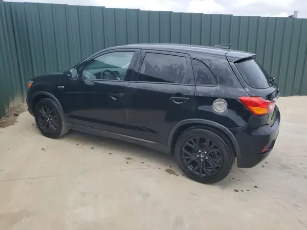 JA4AP3AU1JU015629 2018 MITSUBISHI OUTLANDER - Image 2