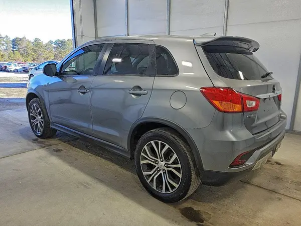 JA4AP3AU1JU019373 2018 MITSUBISHI OUTLANDER - Image 2