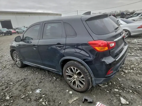 JA4AP3AU1JZ003385 2018 MITSUBISHI OUTLANDER - Image 2
