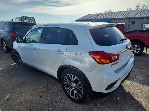JA4AP3AU1JZ003449 2018 MITSUBISHI OUTLANDER - Image 2