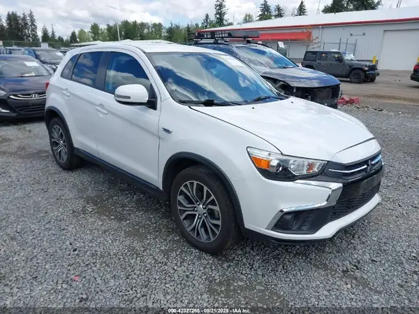JA4AP3AU1JZ005296 2018 MITSUBISHI OUTLANDER - Image 1