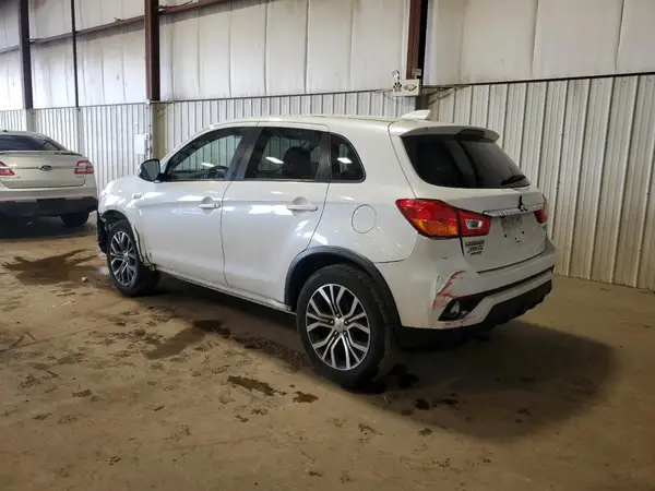 JA4AP3AU1JZ007761 2018 MITSUBISHI OUTLANDER - Image 2