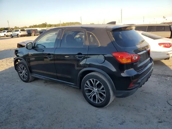 JA4AP3AU1JZ017626 2018 MITSUBISHI OUTLANDER - Image 2