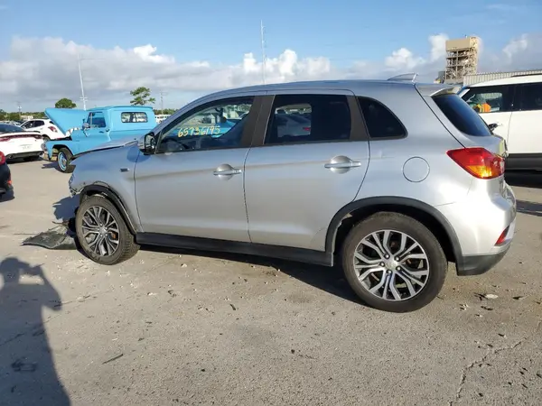 JA4AP3AU1JZ017965 2018 MITSUBISHI OUTLANDER - Image 2