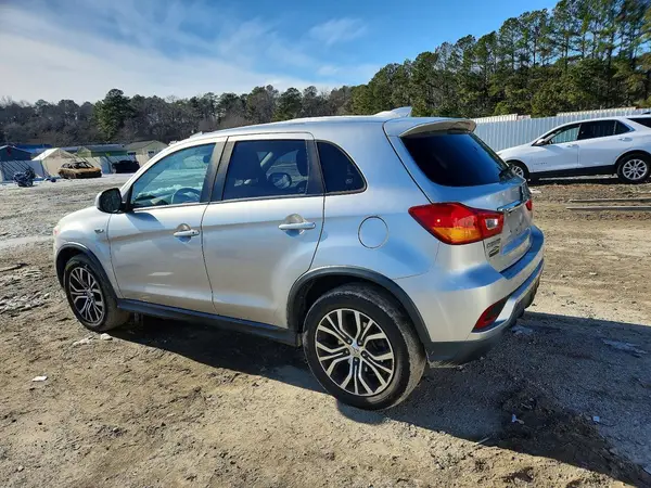 JA4AP3AU1JZ032501 2018 MITSUBISHI OUTLANDER - Image 2