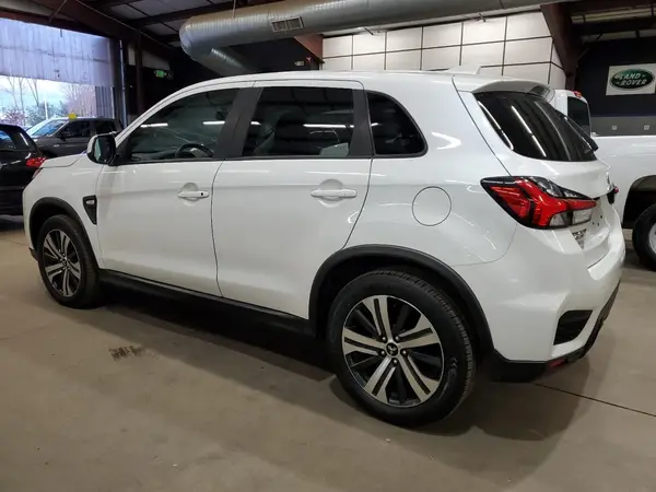 JA4AP3AU1LU021465 2020 MITSUBISHI OUTLANDER - Image 2