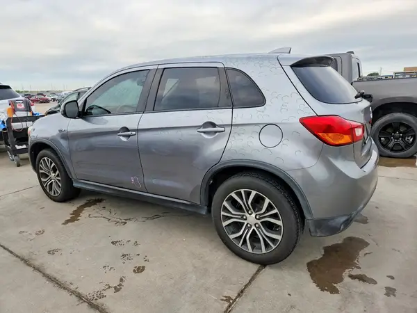 JA4AP3AU2HZ008850 2017 MITSUBISHI OUTLANDER - Image 2