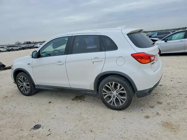 JA4AP3AU2HZ018598 2017 MITSUBISHI OUTLANDER - Image 2