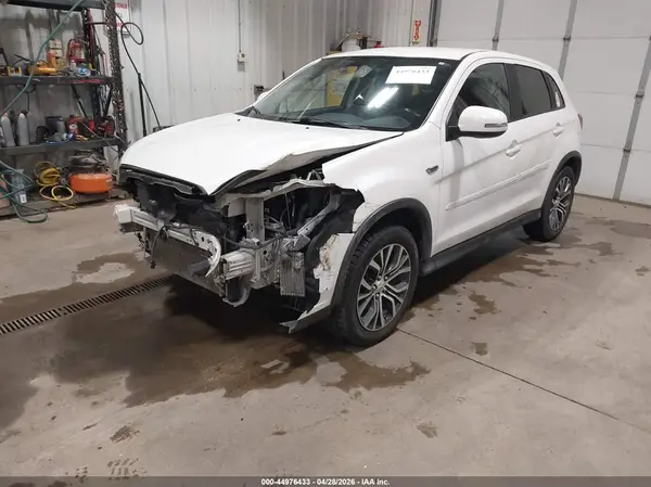 JA4AP3AU2HZ028483 2017 MITSUBISHI OUTLANDER - Image 2