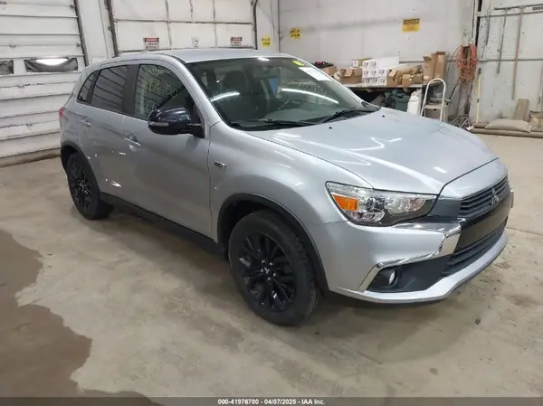 JA4AP3AU2HZ032372 2017 MITSUBISHI OUTLANDER - Image 1