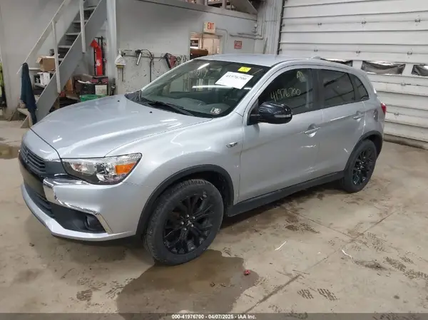 JA4AP3AU2HZ032372 2017 MITSUBISHI OUTLANDER - Image 2