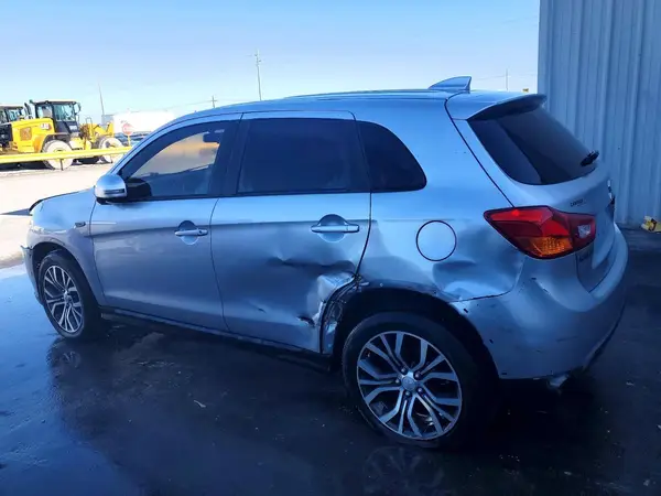 JA4AP3AU2HZ032775 2017 MITSUBISHI OUTLANDER - Image 2