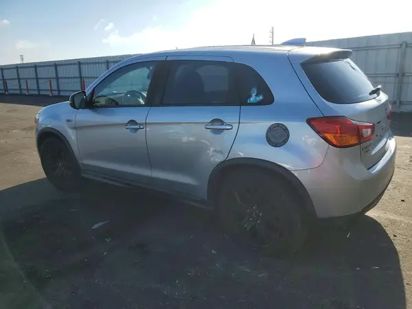 JA4AP3AU2HZ033652 2017 MITSUBISHI OUTLANDER - Image 2