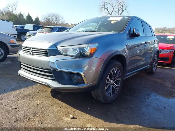 JA4AP3AU2HZ035661 2017 MITSUBISHI OUTLANDER - Image 2