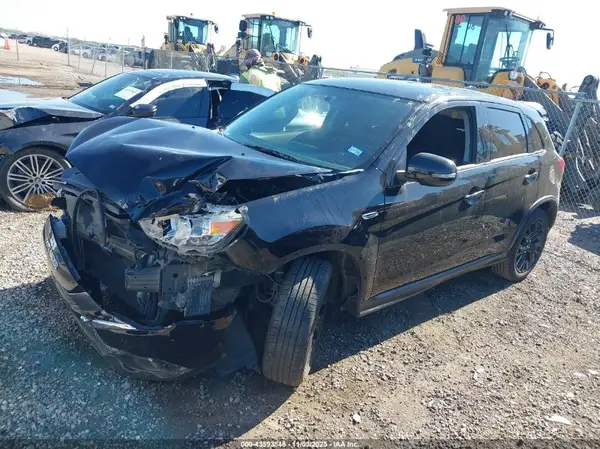JA4AP3AU2HZ035725 2017 MITSUBISHI OUTLANDER - Image 2