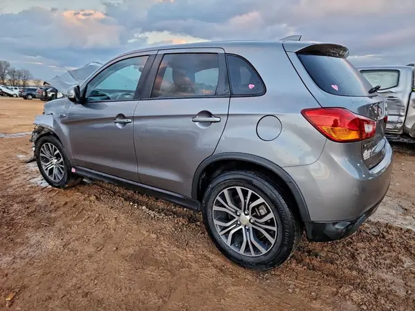JA4AP3AU2HZ041556 2017 MITSUBISHI OUTLANDER - Image 2