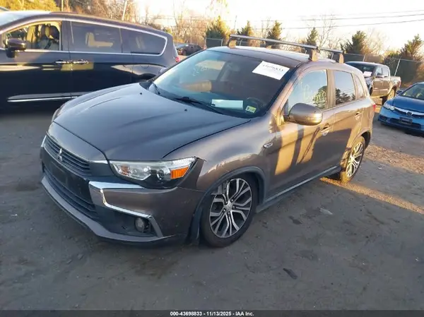 JA4AP3AU2HZ041928 2017 MITSUBISHI OUTLANDER - Image 2