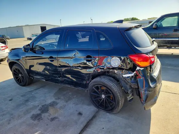 JA4AP3AU2HZ042898 2017 MITSUBISHI OUTLANDER - Image 2