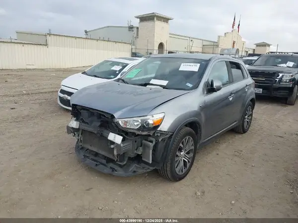 JA4AP3AU2HZ056929 2017 MITSUBISHI OUTLANDER - Image 2