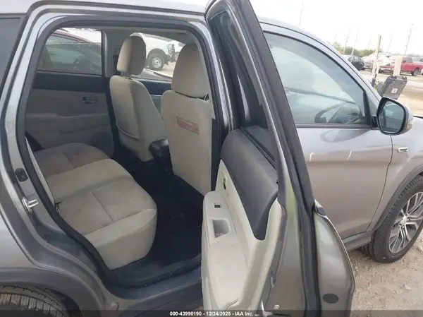 JA4AP3AU2HZ056929 2017 MITSUBISHI OUTLANDER - Image 8