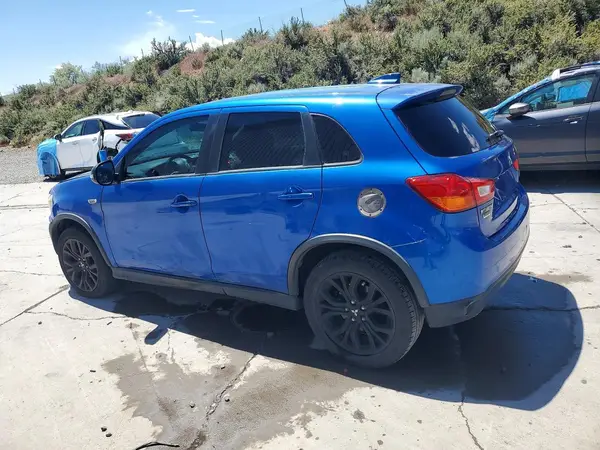 JA4AP3AU2HZ070202 2017 MITSUBISHI OUTLANDER - Image 2
