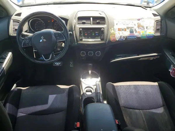 JA4AP3AU2HZ070202 2017 MITSUBISHI OUTLANDER - Image 8